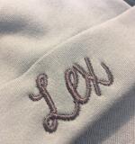 Babymuts met geborduurde naam